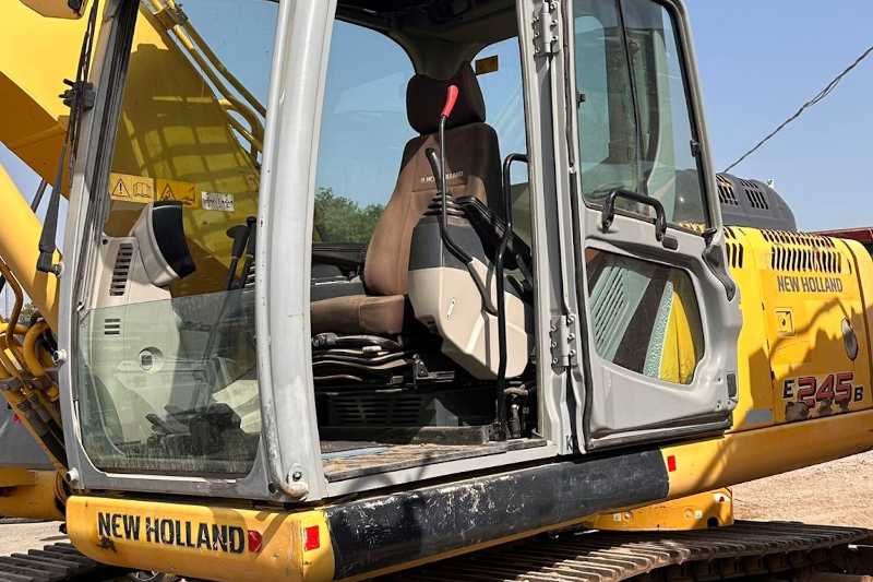 OmecoHub - Immagine NEW HOLLAND E245B